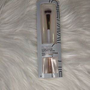Concealer Tapered Brush - flower by Drew Barrymore